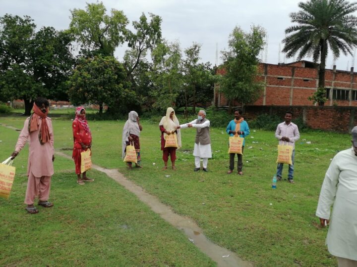 Rural Development 7 Volunteers distributing relief kits to families with social distancing during the COVID-19 lockdown