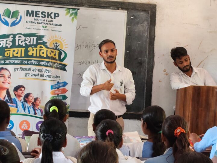 Nai Disha 2 A MESKP speaker talks to girls in a classroom about education and careers