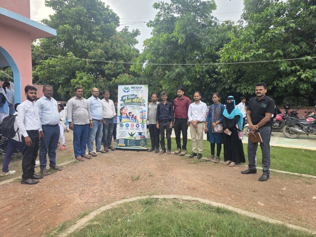 MESKP team and teachers with the Nai Disha banner