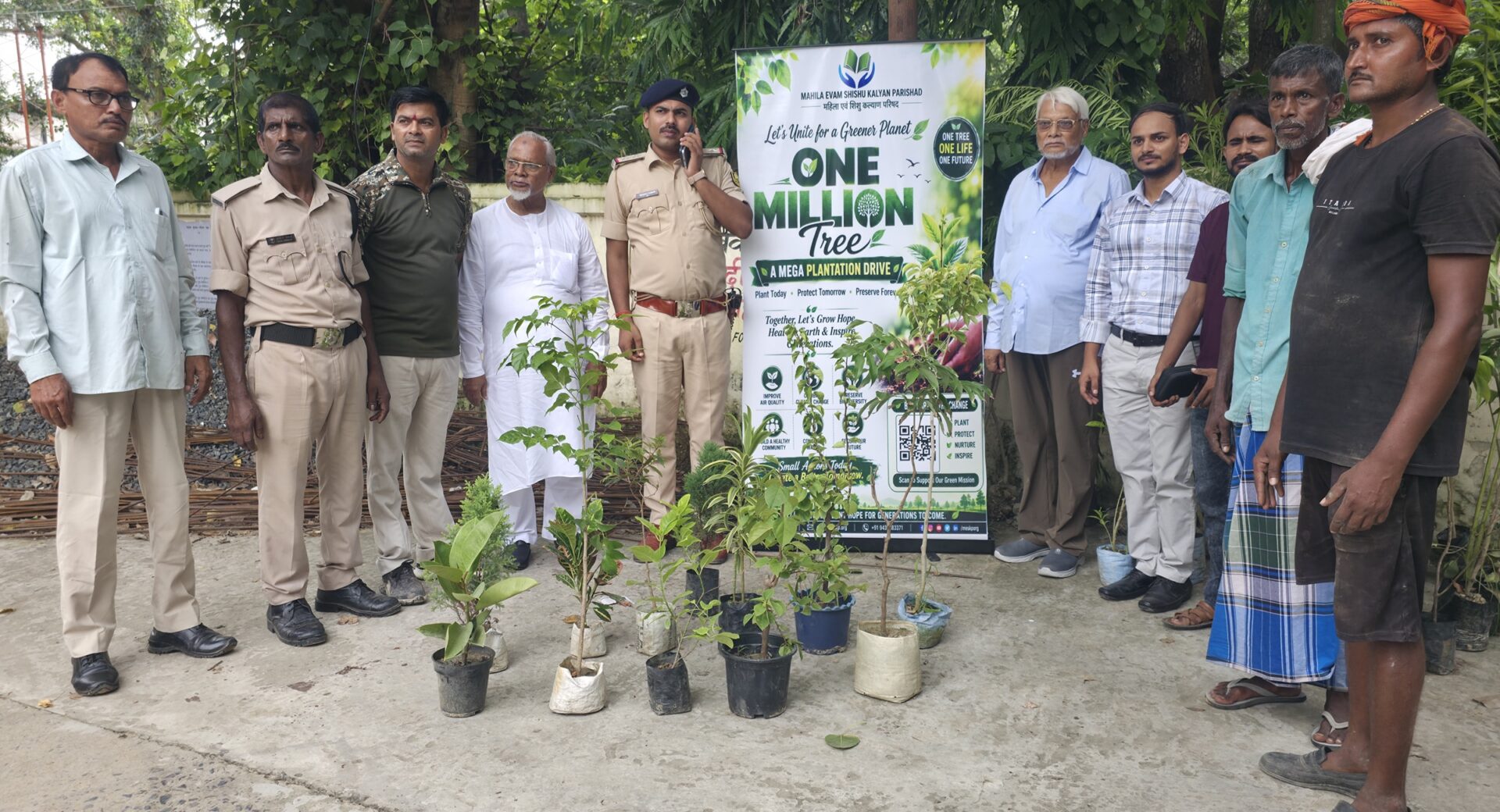 MESKP members and police officers with saplings for the One Million Trees drive at Singhwara police station