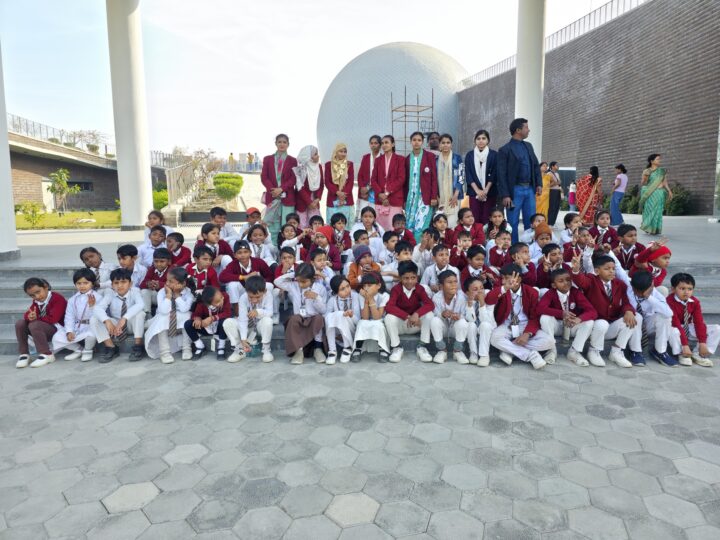 Whole group photo on the educational trip